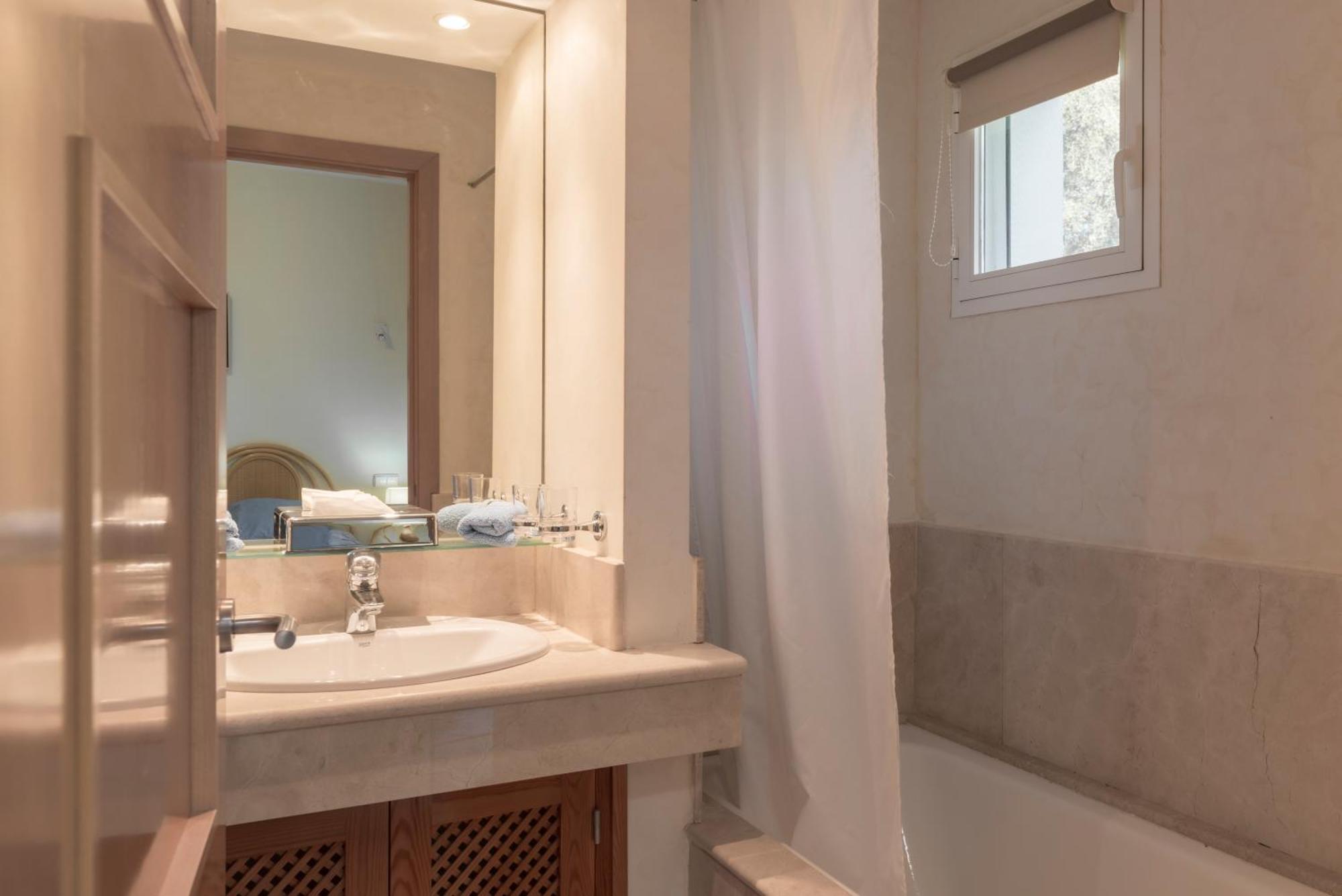 Resort Villas Andalucia Беналуп-Касас-Вієхас Екстер'єр фото